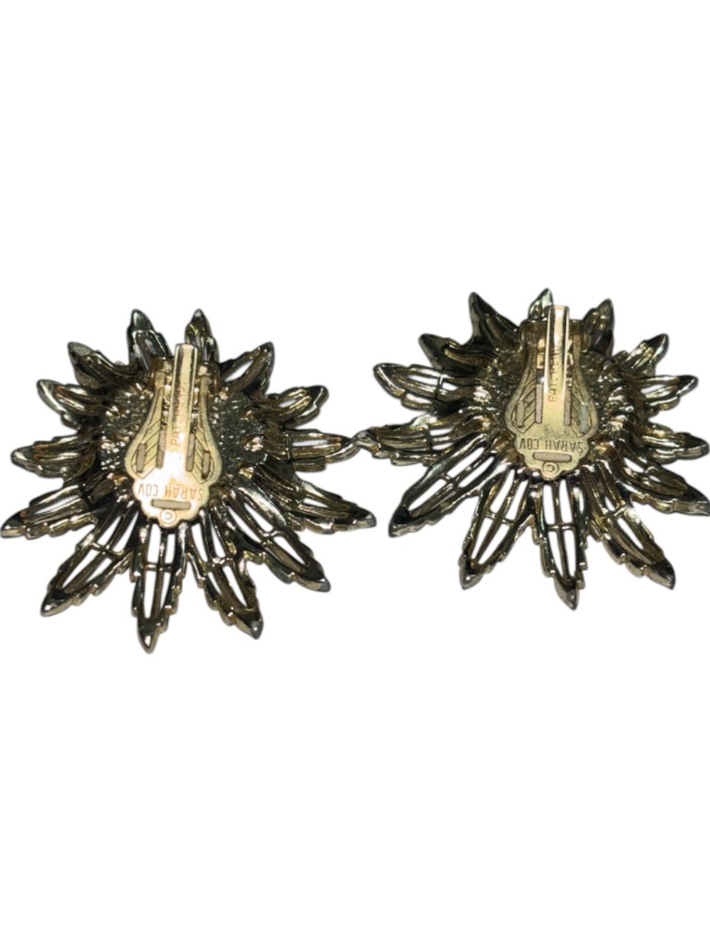 SARAH COVENTRY Vintage 1961 Gold-tone Lucite Sunflower Clip Earrings - Picture 4 of 5